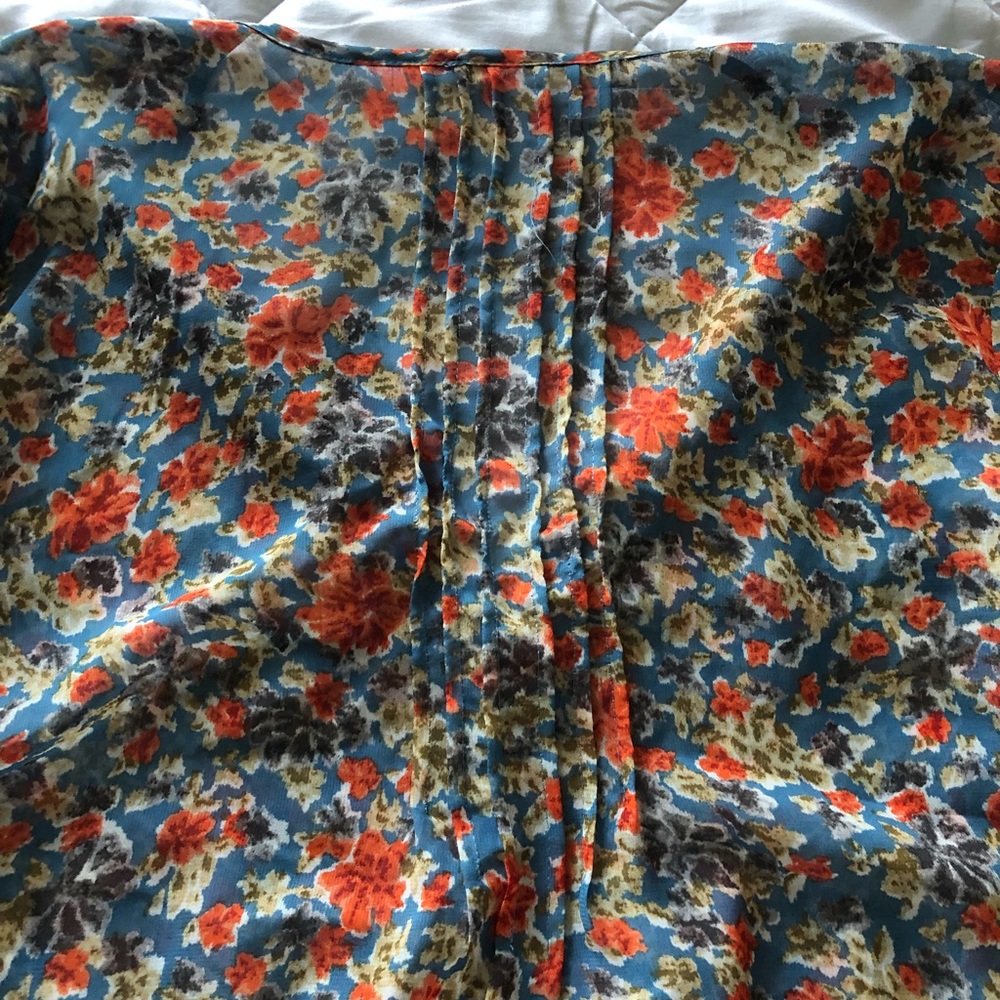 Floral button down - Picture 7 of 7